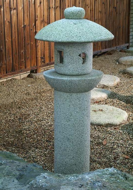 Японский садовый фонарь Тачи-Гата