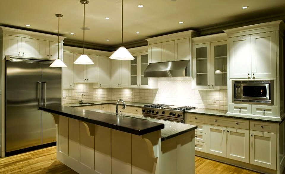 дизайн интерьера кухни осветительные приборы