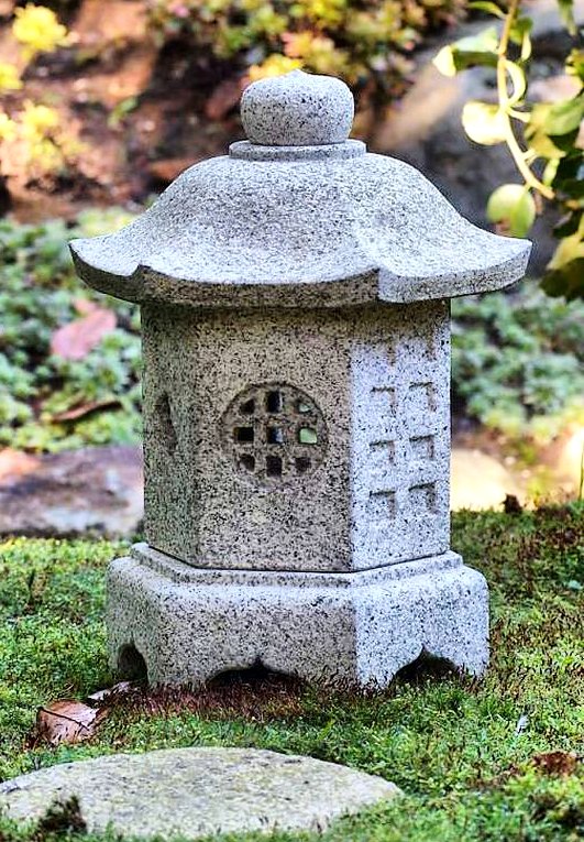 японский садовый фонарь Икекоми-гата