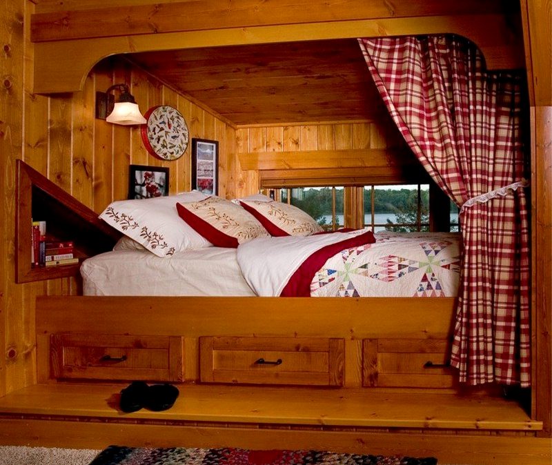 Интерьер спальни в деревянном доме3