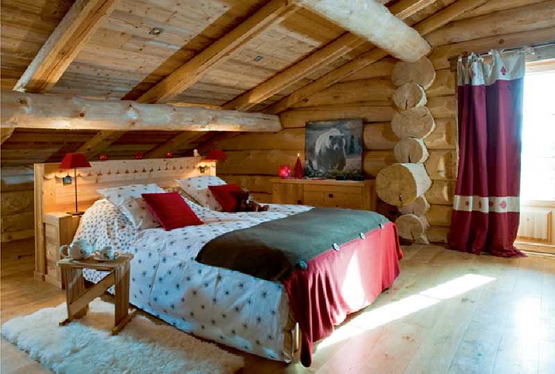 Интерьер спальни в деревянном доме5