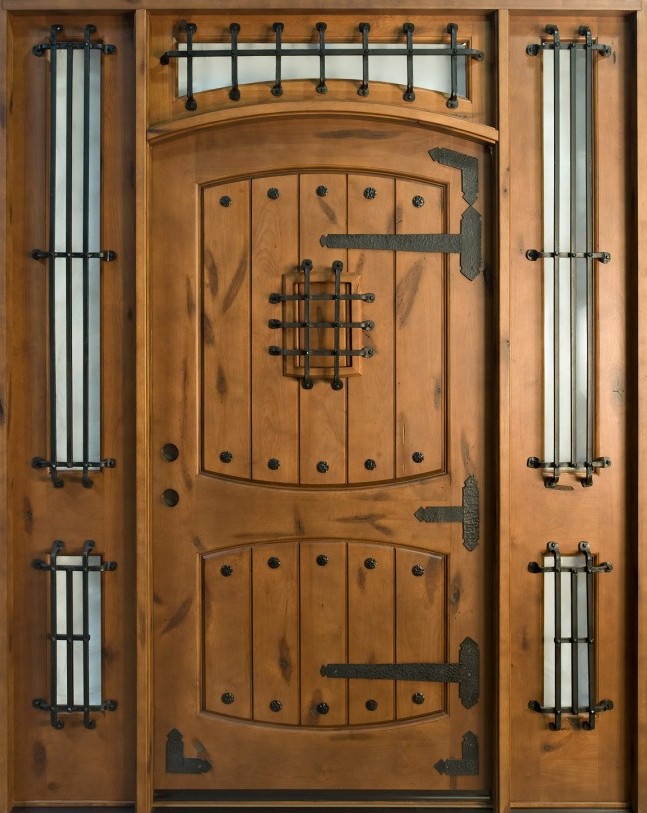 дверь деревянная
